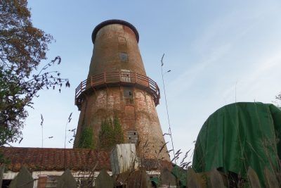 The nine storey tower of Sutton Windmill